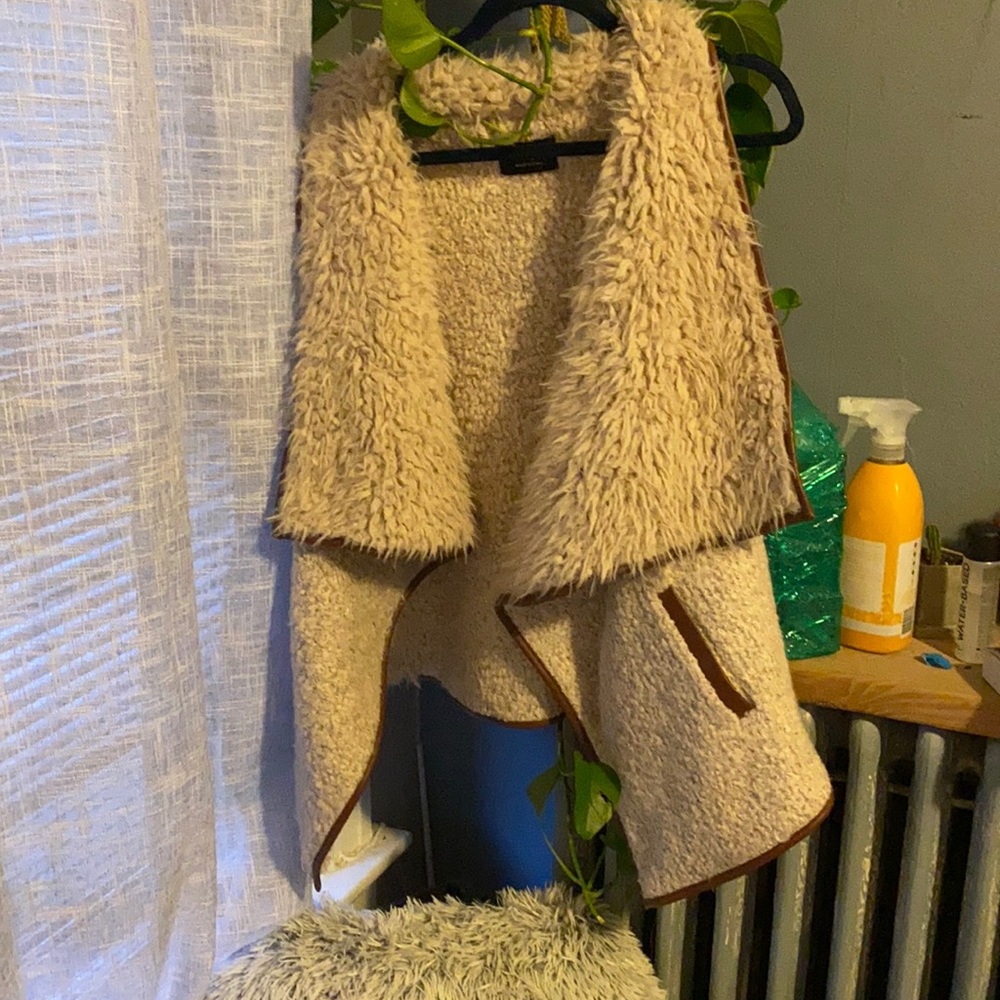 FUZZY VEST